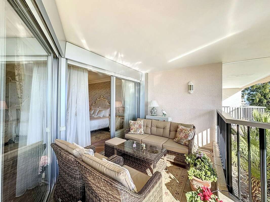 Appartement à VALLAURIS