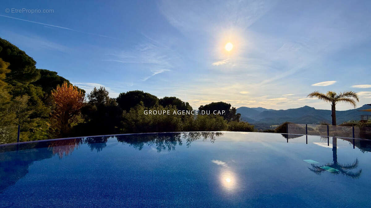 Appartement à MANDELIEU-LA-NAPOULE