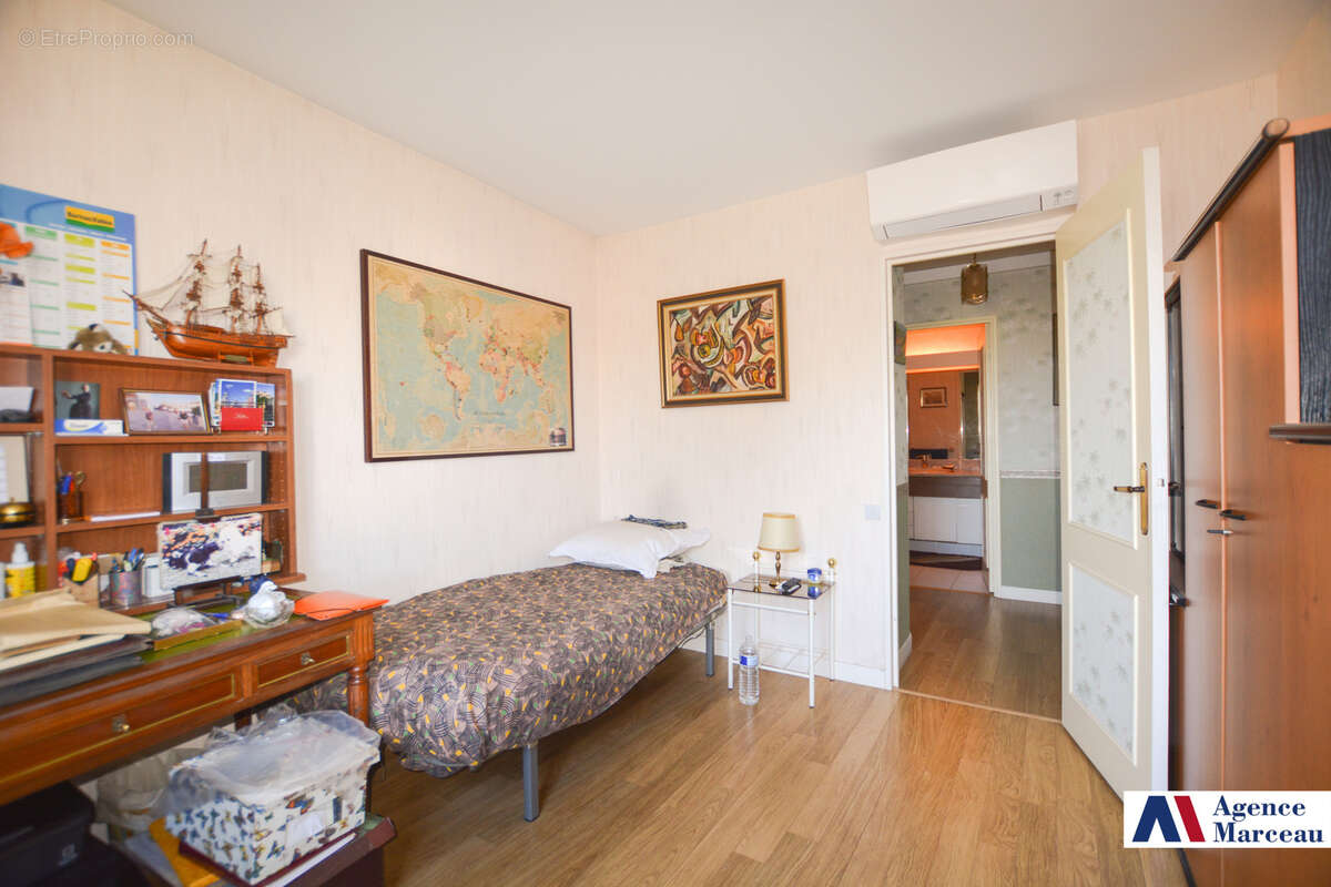 Appartement à COURBEVOIE