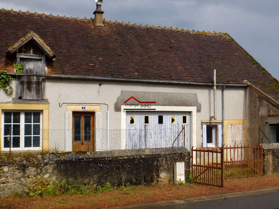 Maison à AINAY-LE-CHATEAU