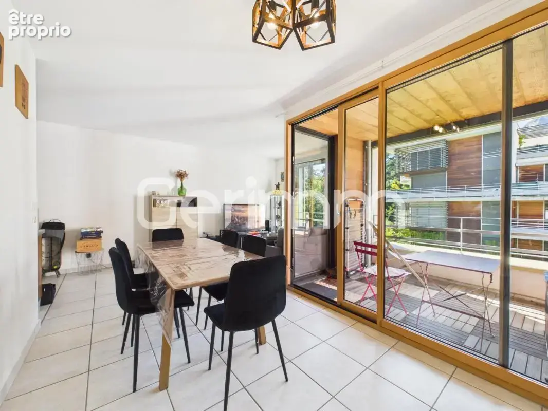 Appartement à MEYLAN