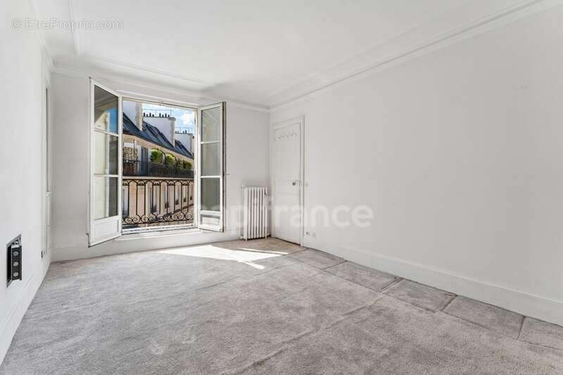 Appartement à PARIS-7E