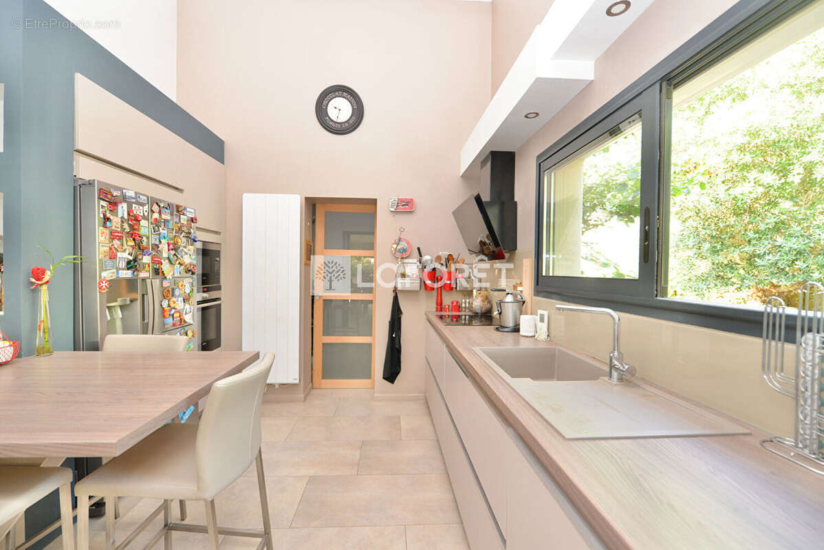 Villa de 7 pièces de 217 m²  avec piscine chauffée et dépendance L'Union - photo 4