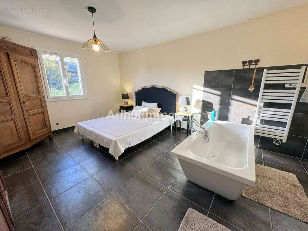 Maison à PLAN-DE-LA-TOUR