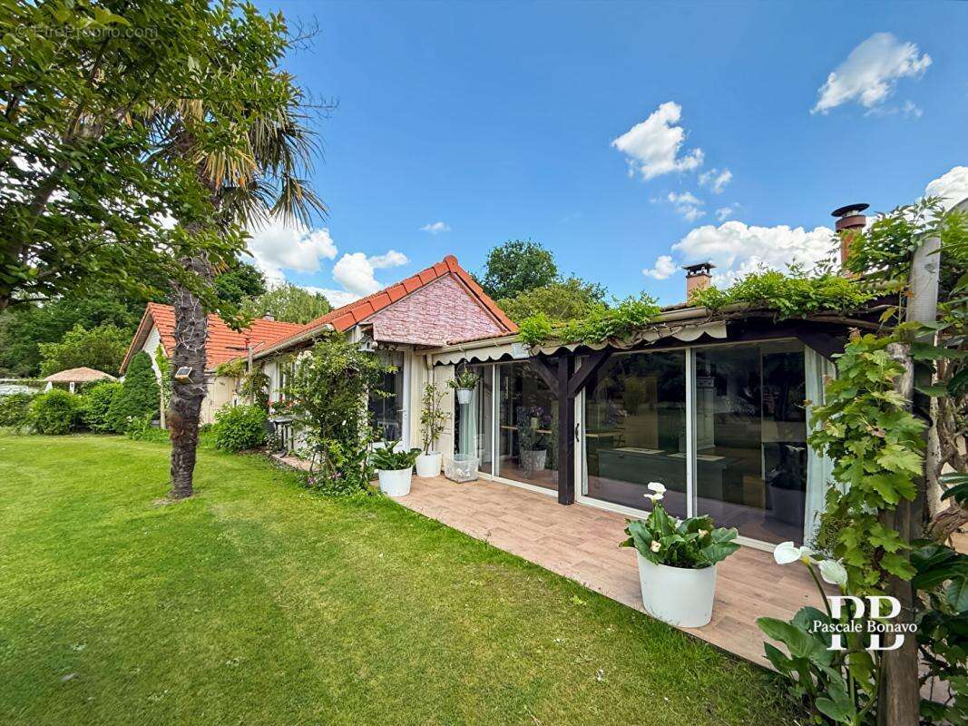 Maison à VENDAYS-MONTALIVET