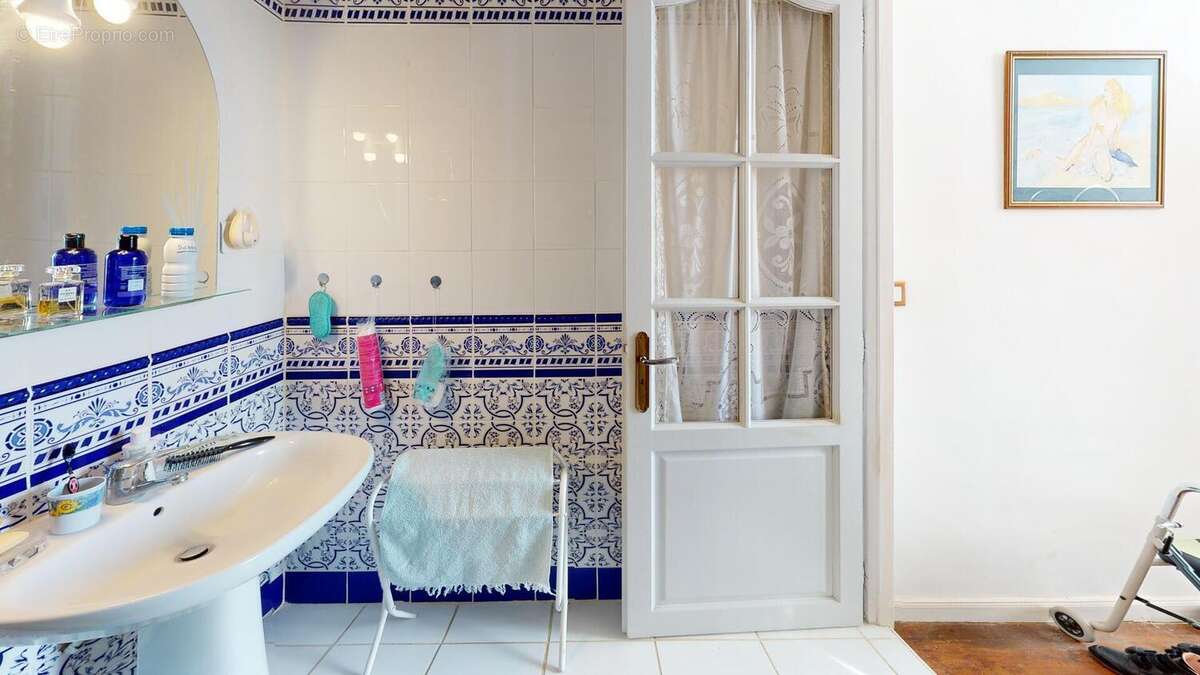 SALLE DE BAIN - Maison à VIC-FEZENSAC
