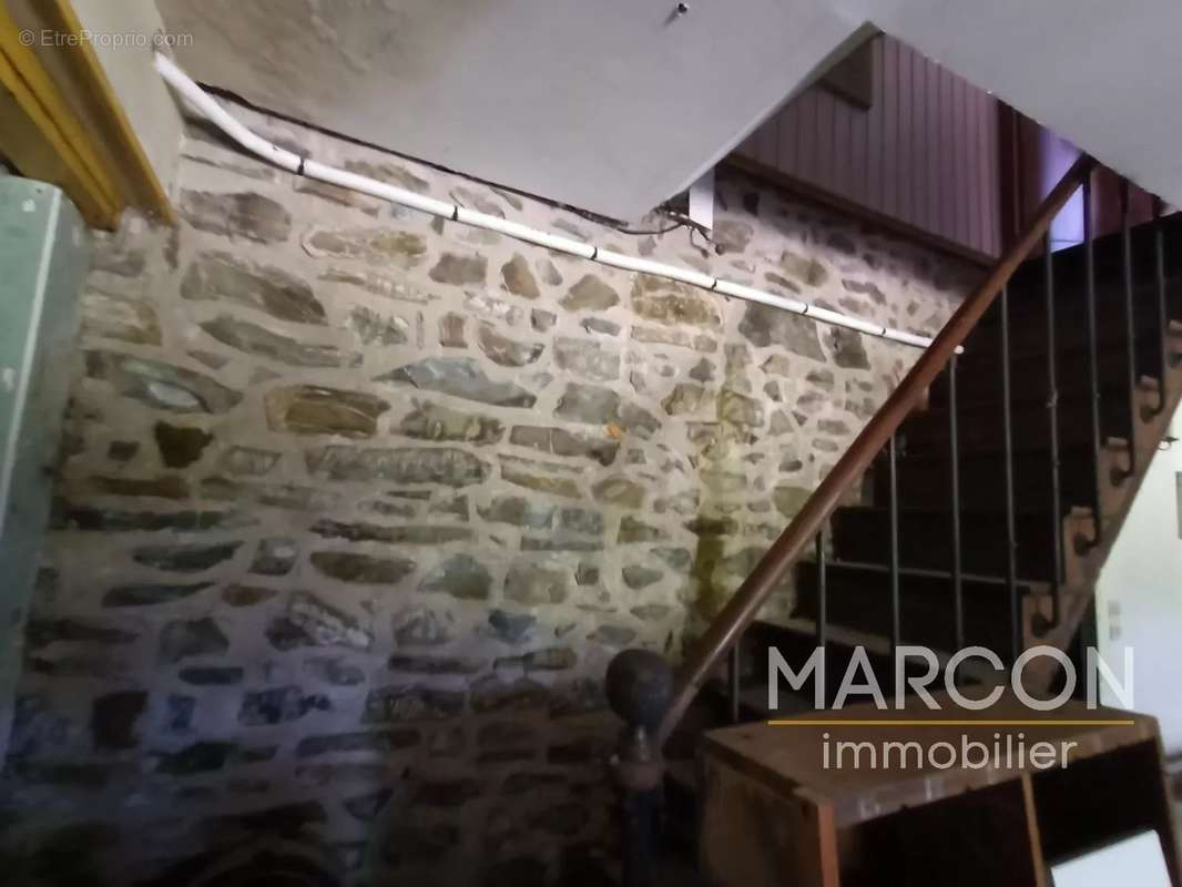 Maison à SAINT-MEDARD-LA-ROCHETTE