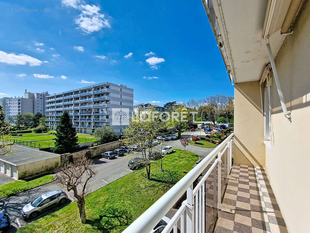 Appartement Caluire Et Cuire 4 pièce(s) 68.60 m2 - photo 4