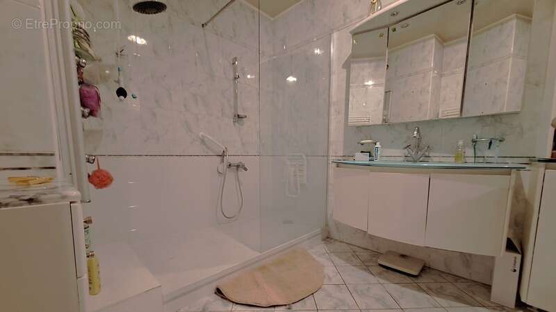 Appartement à MARSEILLE-4E