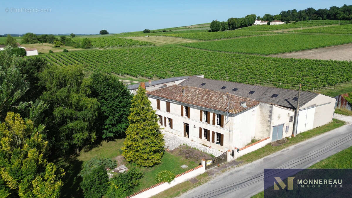 Maison de caractere avec vaste dependances - photo 24