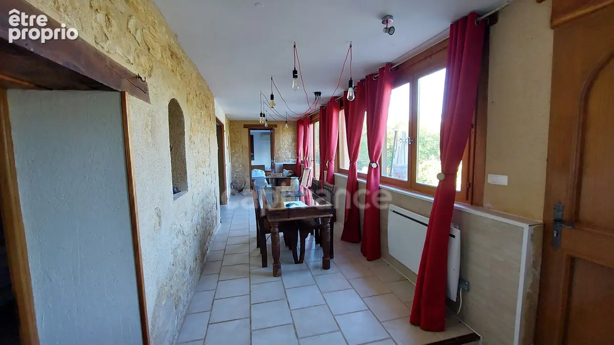 A vendre, maison de 364 m² entourée de plus de 2,5 hectares de terrain à Carsac-Aillac avec 3 gîtes meublés, une maison d'habita - photo 18