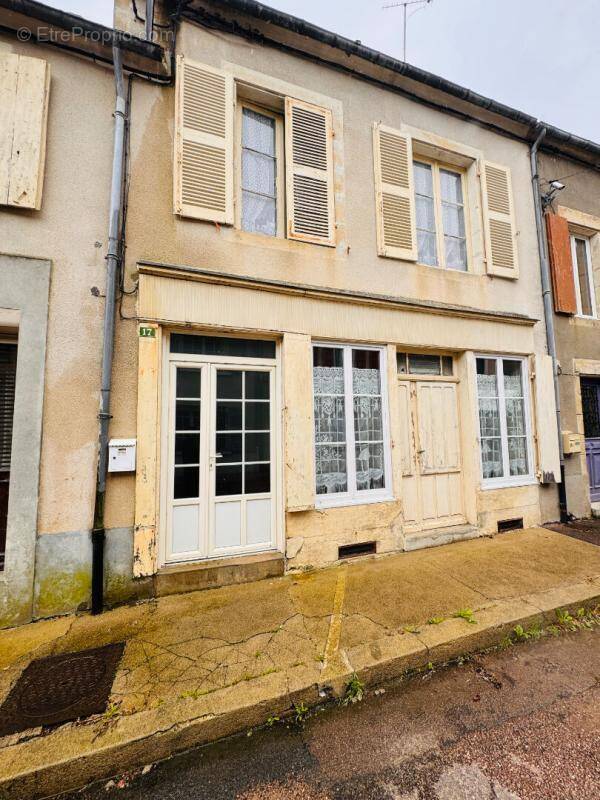 Maison à SAINT-SAULGE