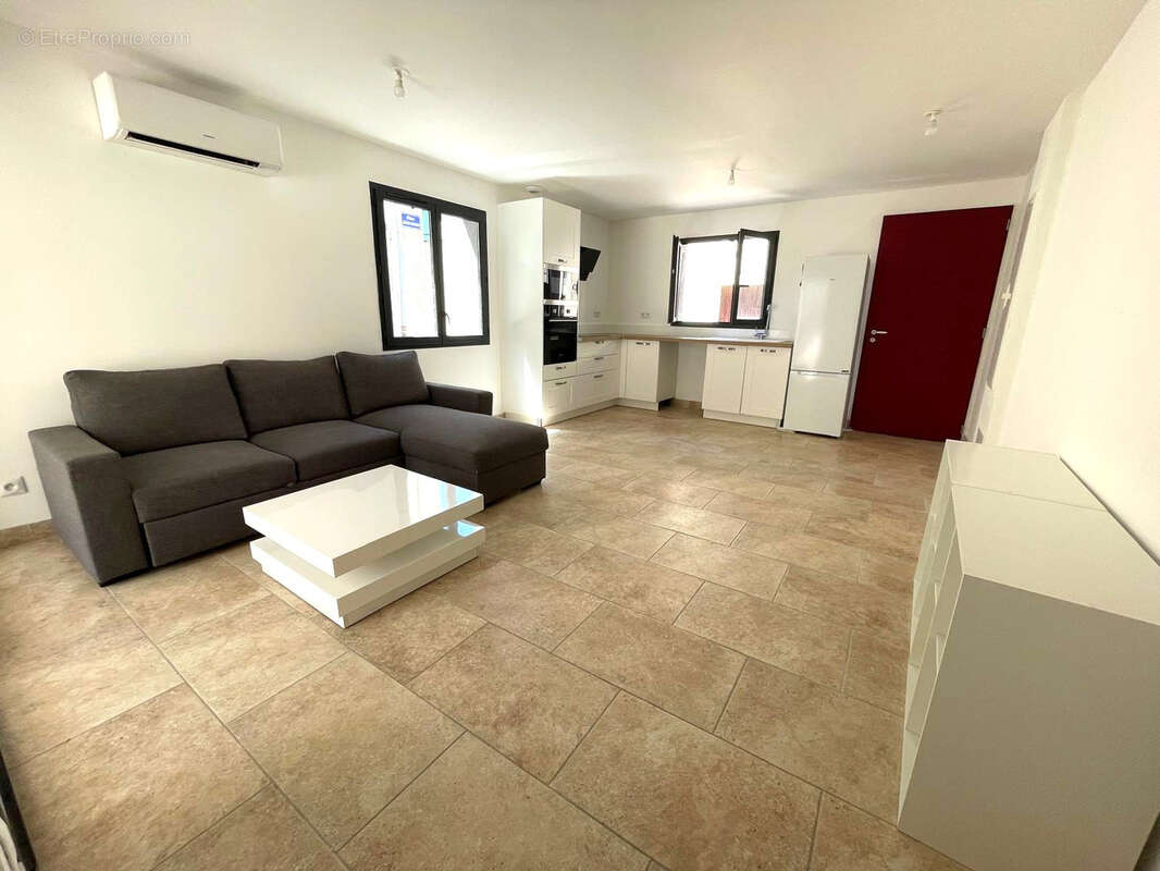 Appartement à COLLOBRIERES