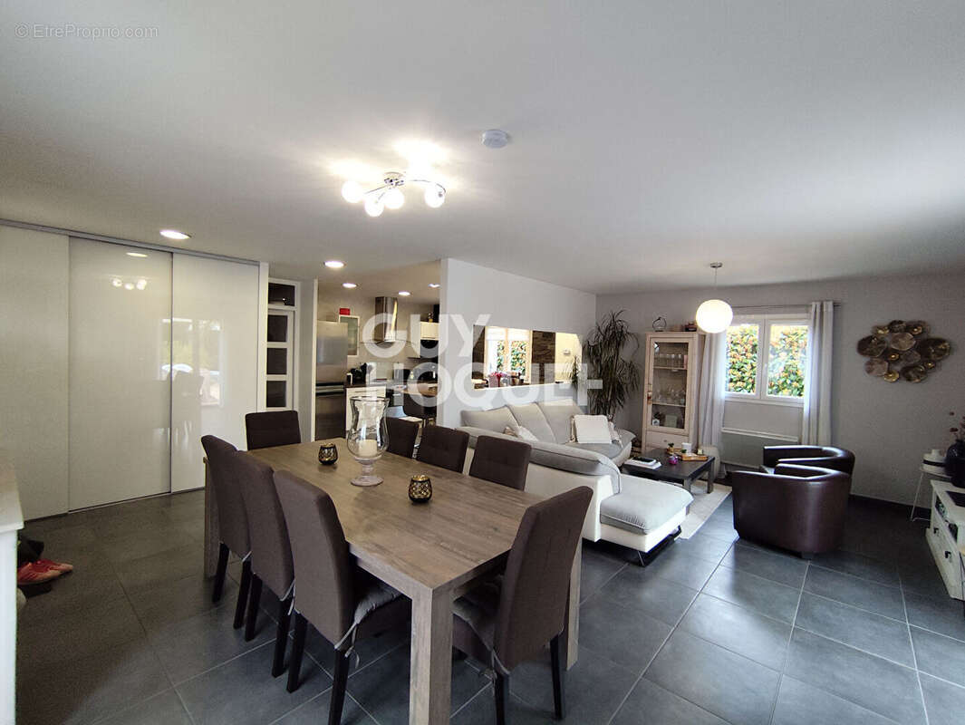 Maison à MONTROND-LES-BAINS