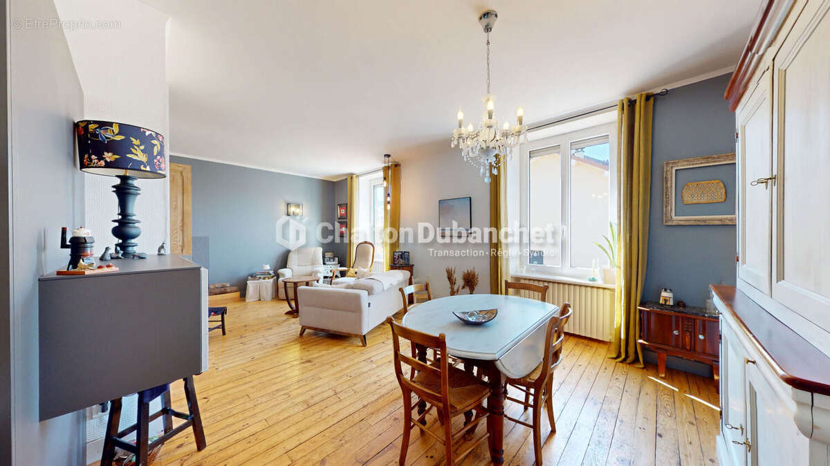 Maison à COURS-LA-VILLE