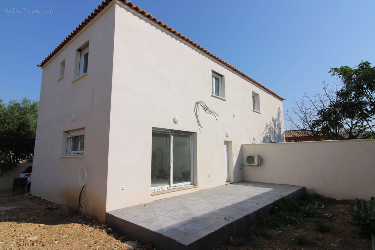 Maison à MILHAUD