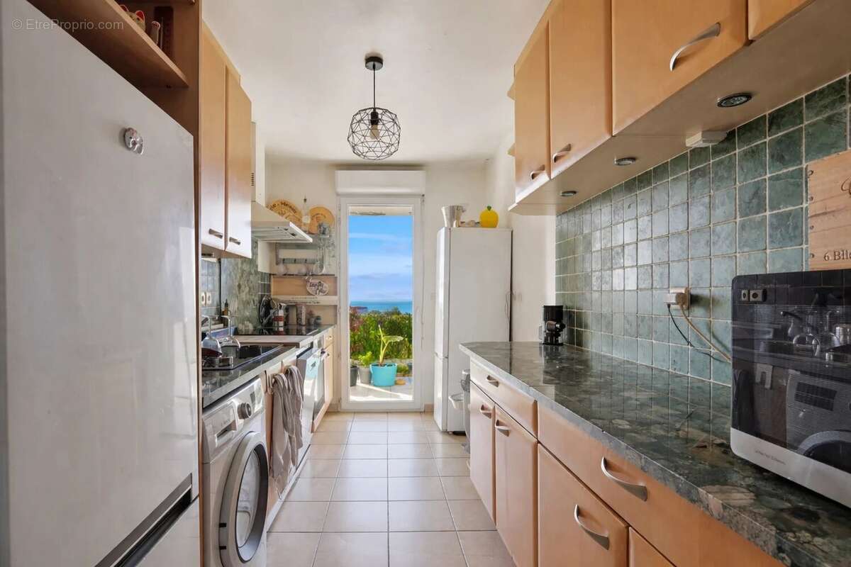 Appartement à SAINT-LAURENT-DU-VAR