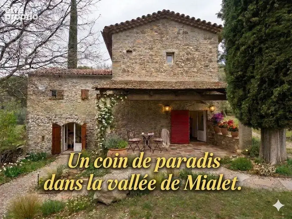 Maison 4 pièces 200 m² · à Mialet · 200 m² · 323 000 €