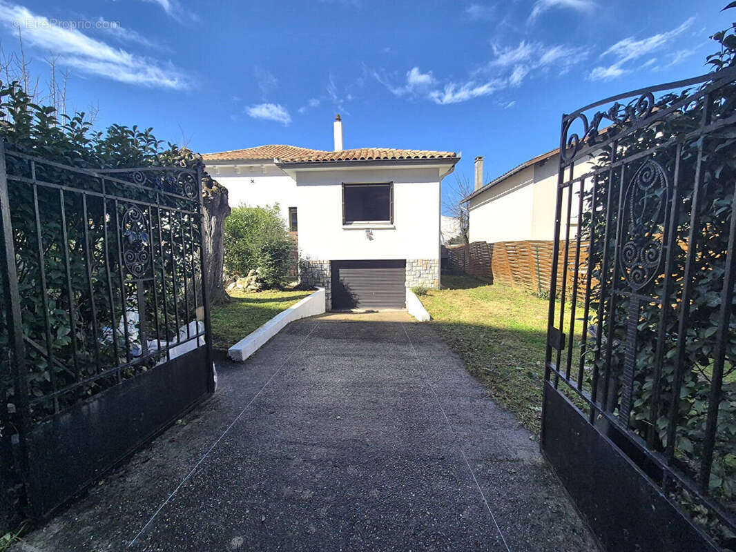 Maison Jolimont avec piscine et grand garage - photo 14