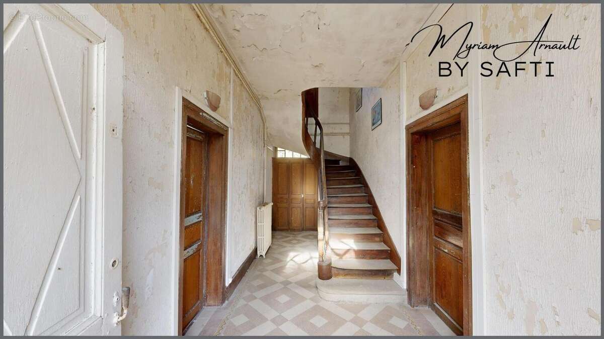 Maison 190 m² à Dun-Le-Palestel  - photo 2