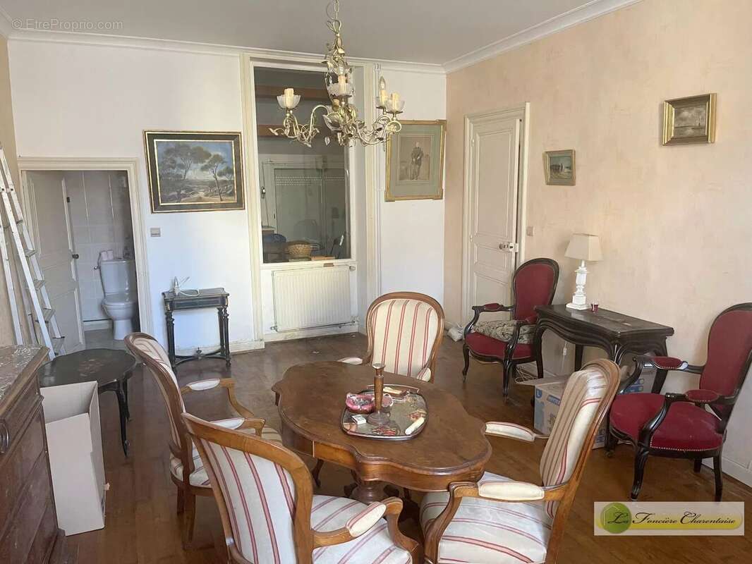 Maison à AIGRE