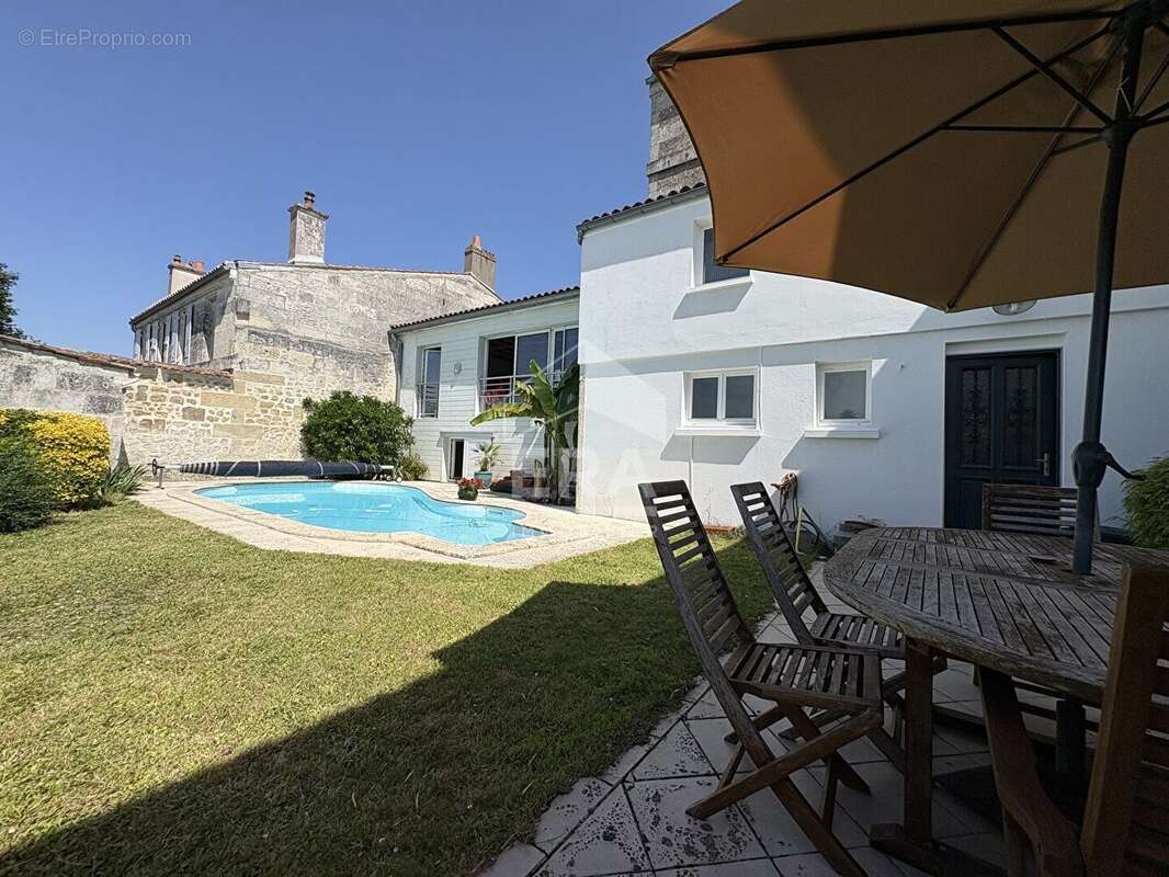 Maison à SAINTES