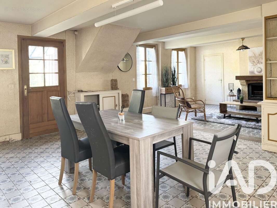 Photo 2 - Maison à COMPIEGNE