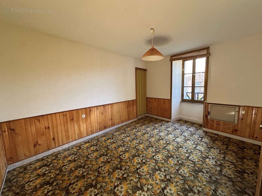 Maison à SAINT-GERVAIS-D'AUVERGNE