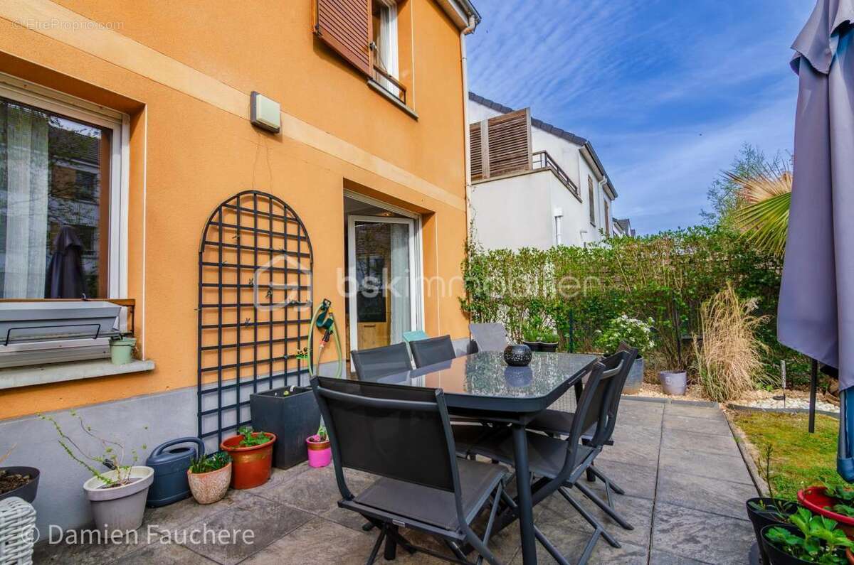 Maison à VAUX-LE-PENIL