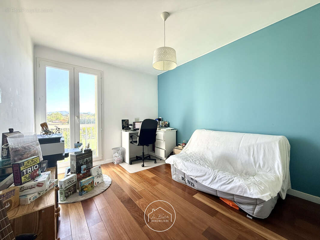 Appartement à MARSEILLE-4E
