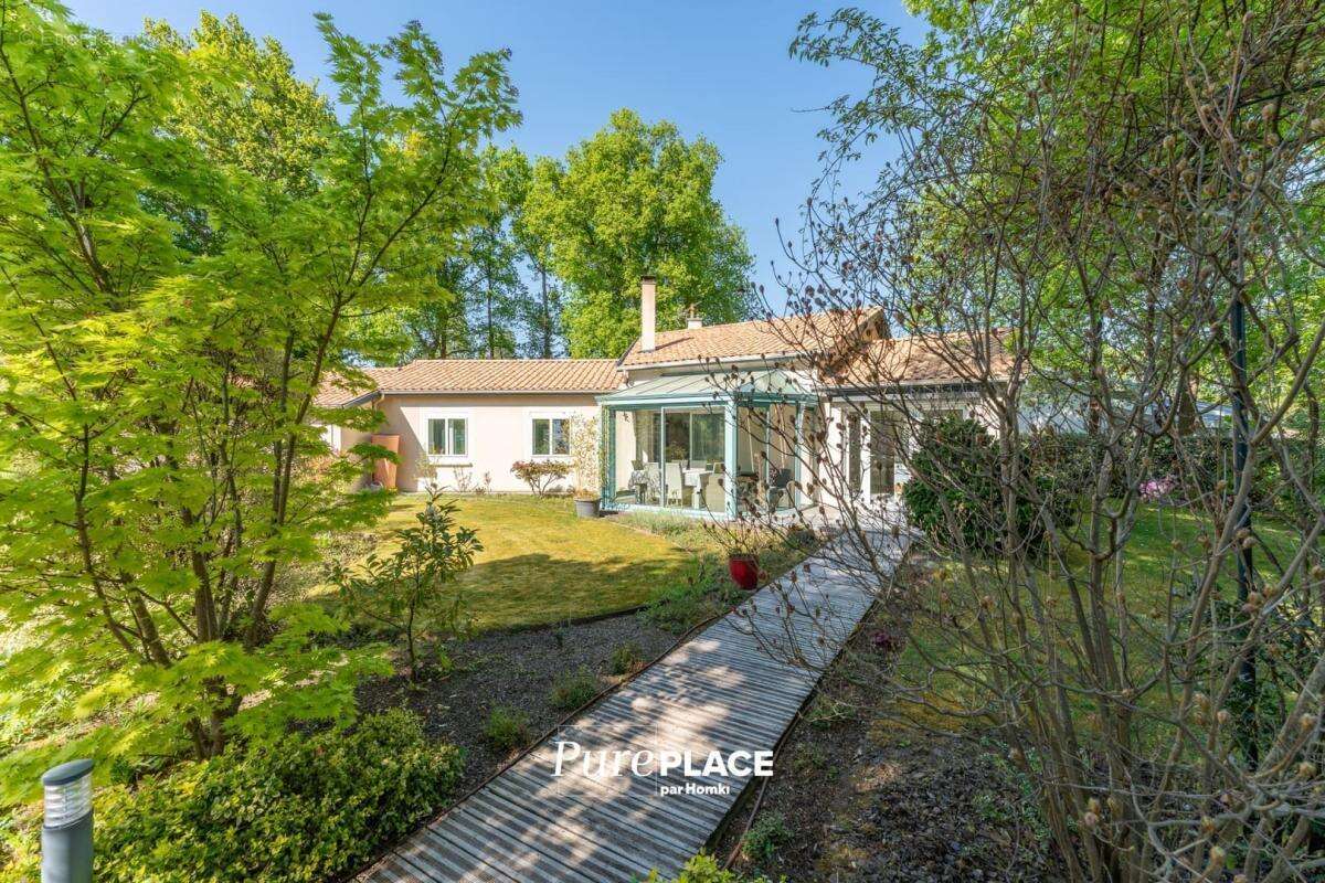 Maison/Villa T5 de 131 m2 à Ambarès-et-Lagrave 33440 - photo 2
