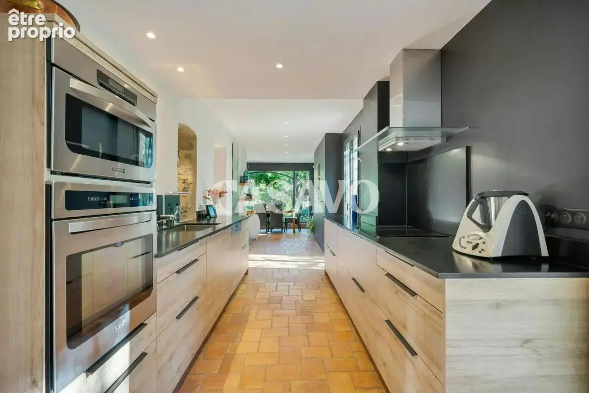 Vente Maison 10 pièces de 315m² - 13100 Saint-Marc-Jaumegarde - photo 10