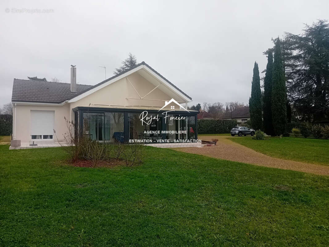 Maison contemporaine de 91 m2 hab avec 3 chambres - Maison à CHATELLERAULT