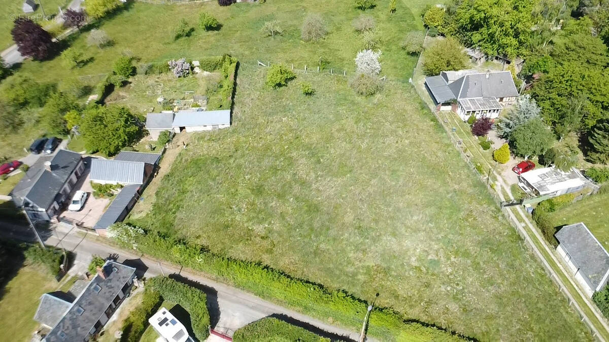 Terrain à MONTREUIL-L'ARGILLE