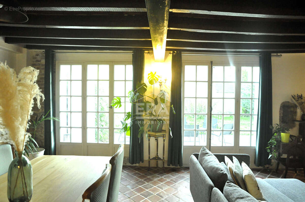 Maison à EGREVILLE