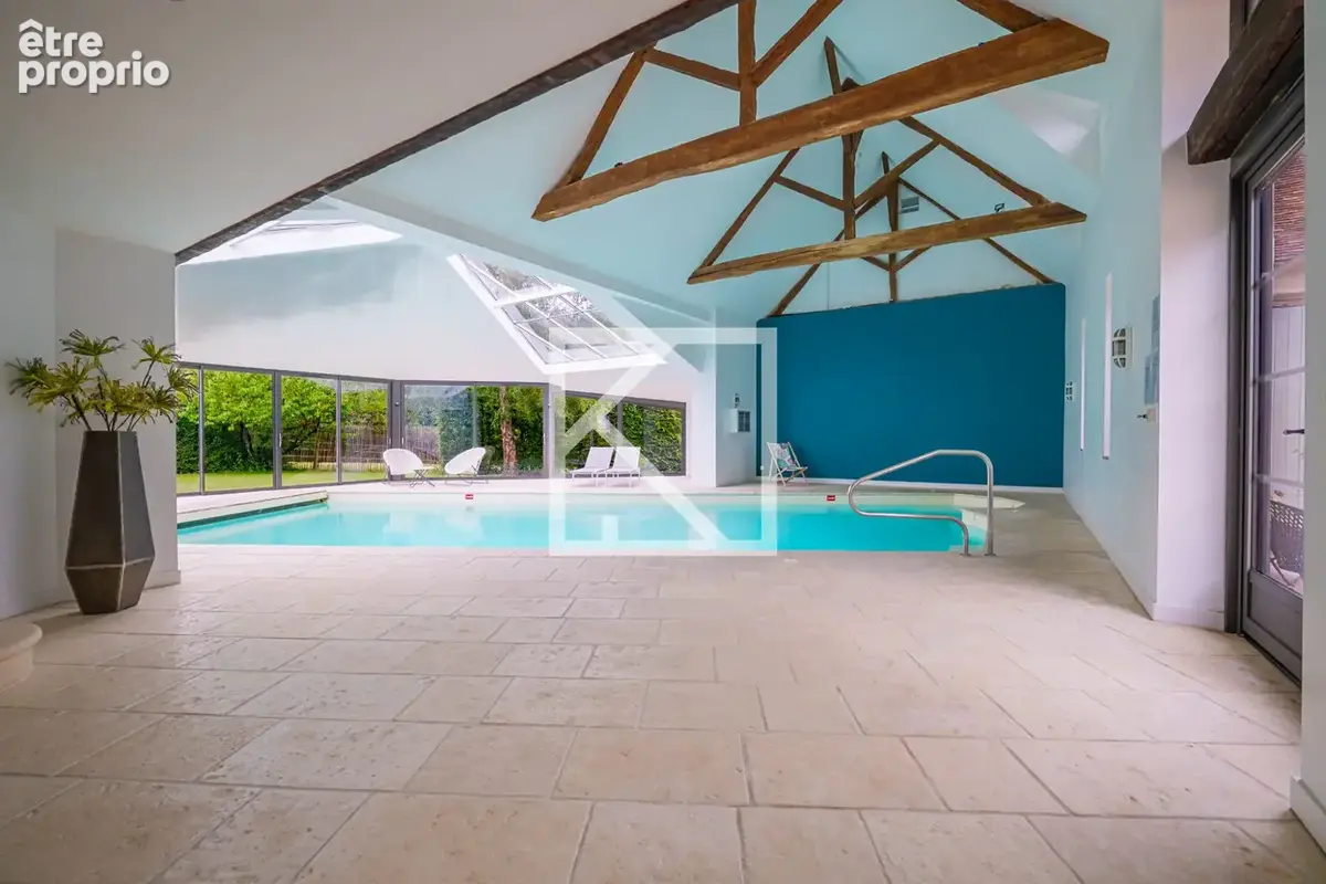 Maison 580 m² à Neuvy-Le-Roi  - photo 7