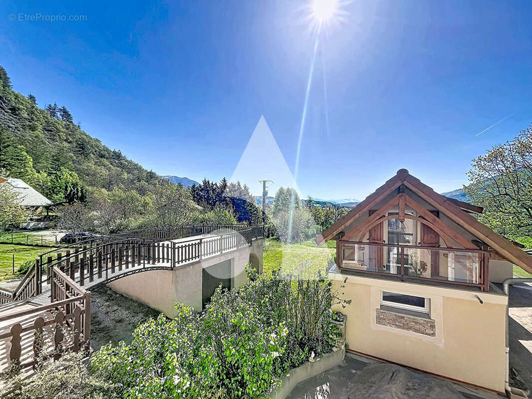 Maison à LA ROCHE-DES-ARNAUDS