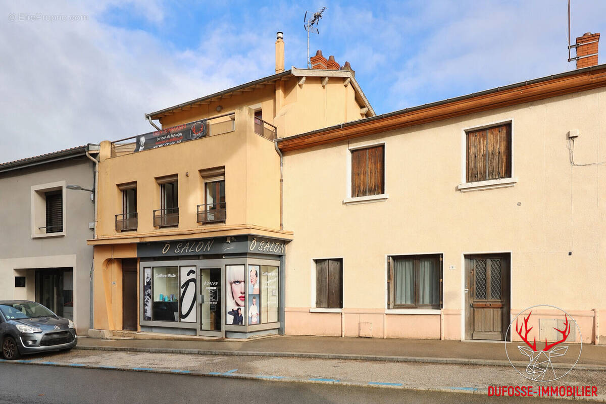 Appartement à LA TOUR-DE-SALVAGNY