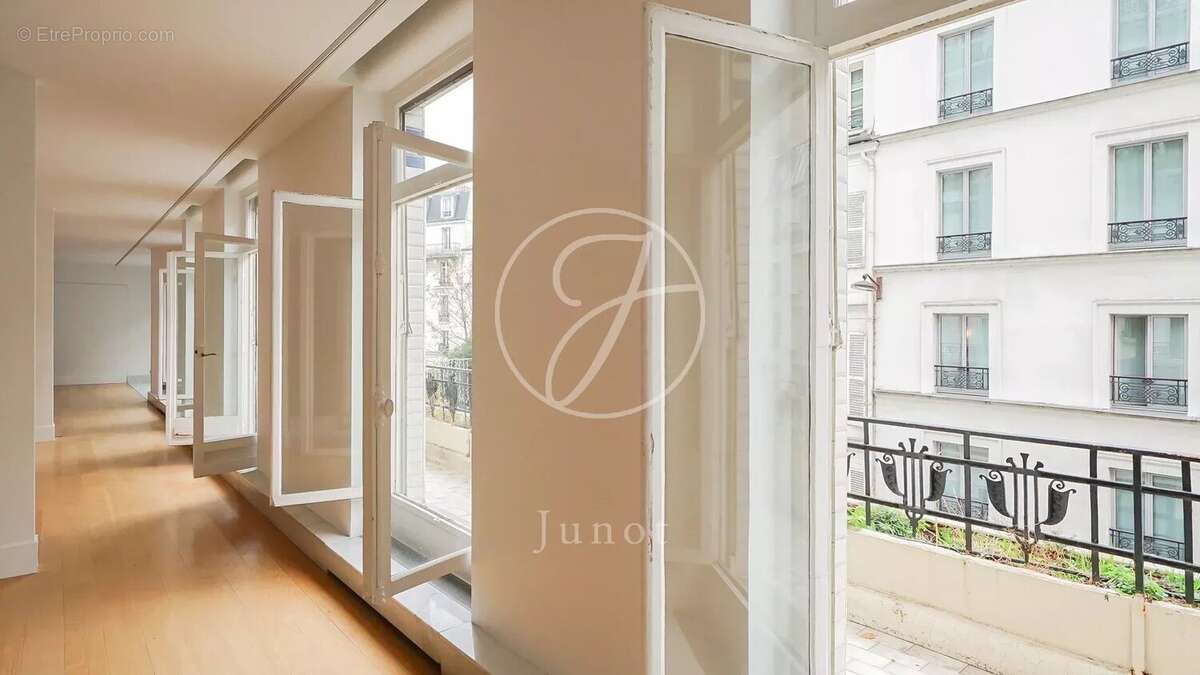 Appartement à PARIS-6E