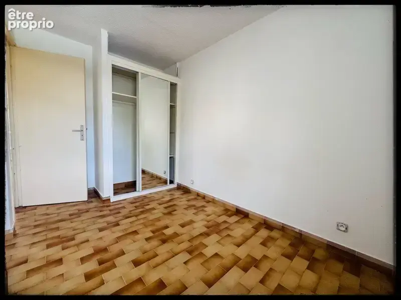 Cap d agde -  a vendre - appartement t3 avec parking prive - photo 7