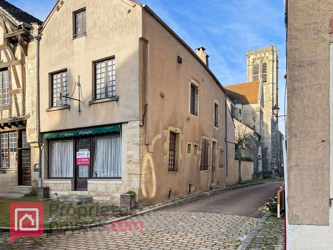Maison à NOYERS