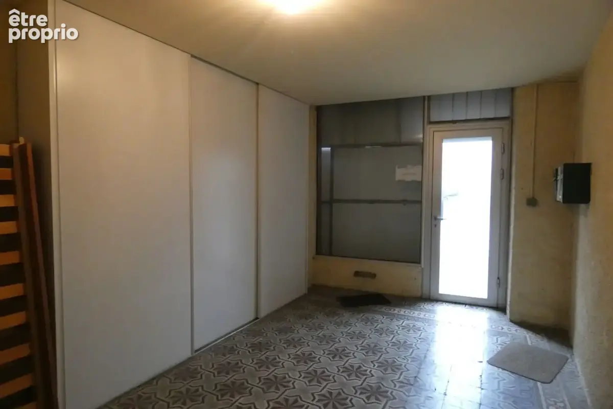 Bel immeuble en centre-ville ? 221,83 m2 Cet immeu - photo 17