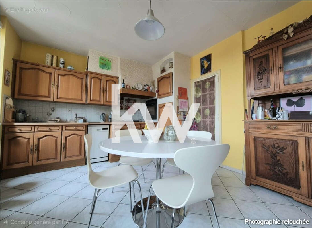 Appartement 5 pièces 113 m² à vendre à Le Chambon-Feugerolles (42500) - photo 2