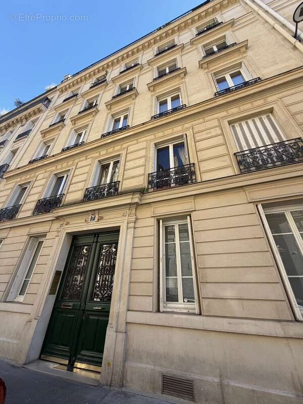 Appartement à PARIS-8E
