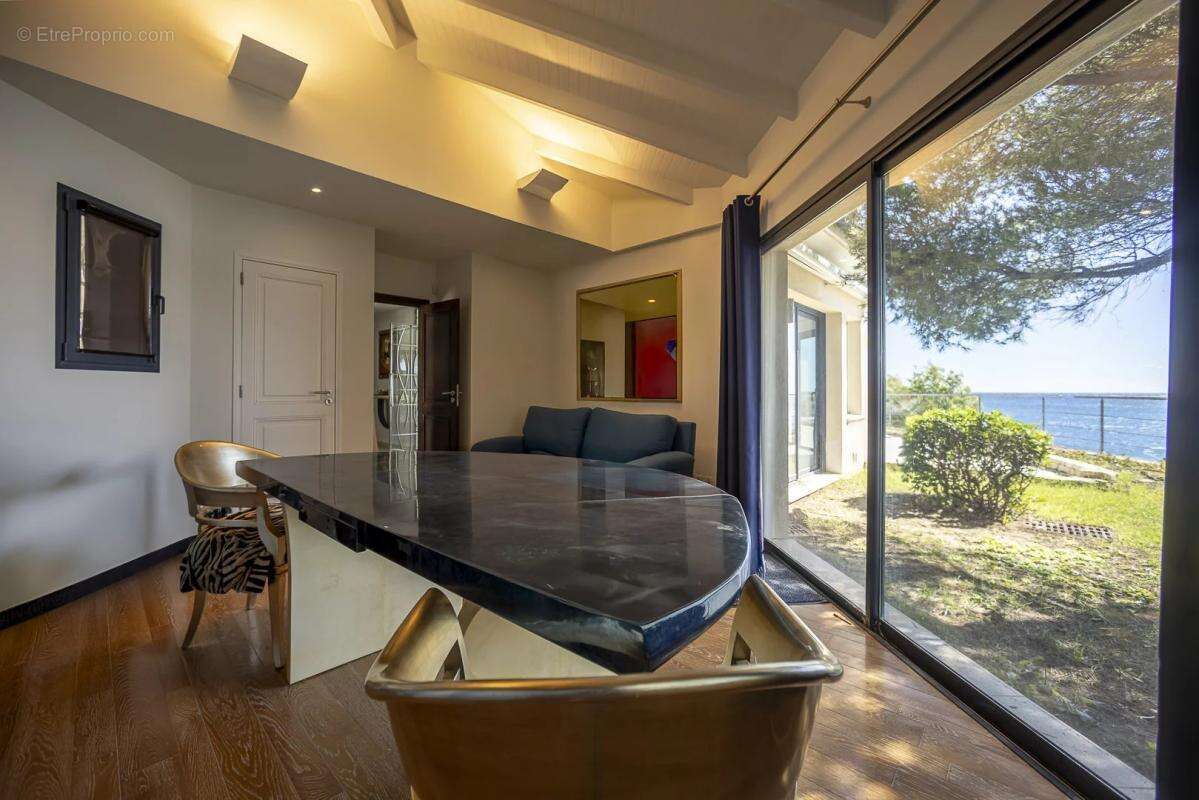 Maison à ROQUEBRUNE-SUR-ARGENS