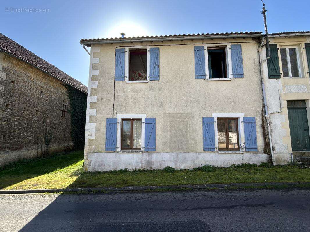 Maison à COUHE