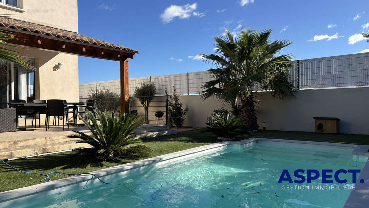 Maison à COURNONSEC