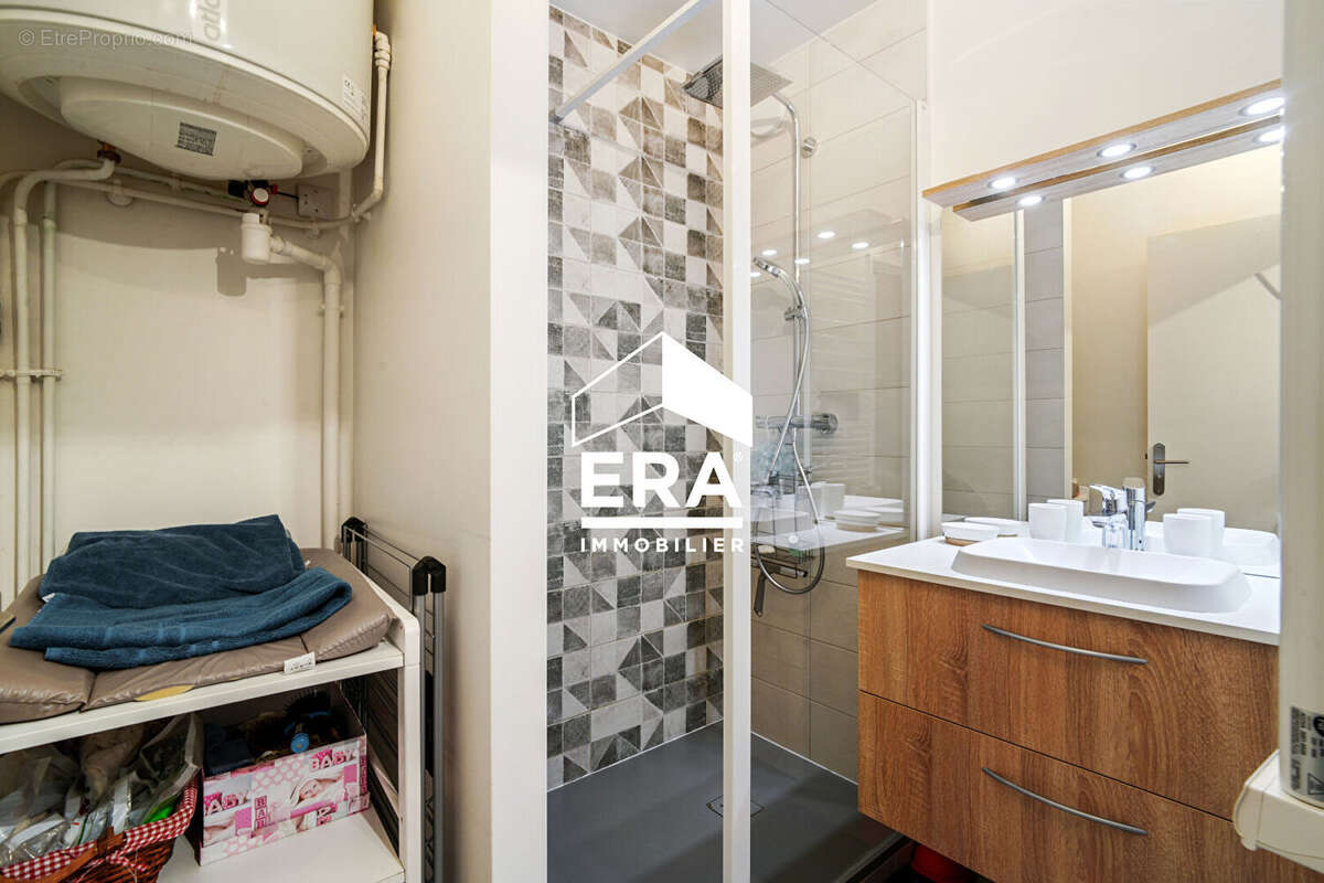 Appartement à COURBEVOIE