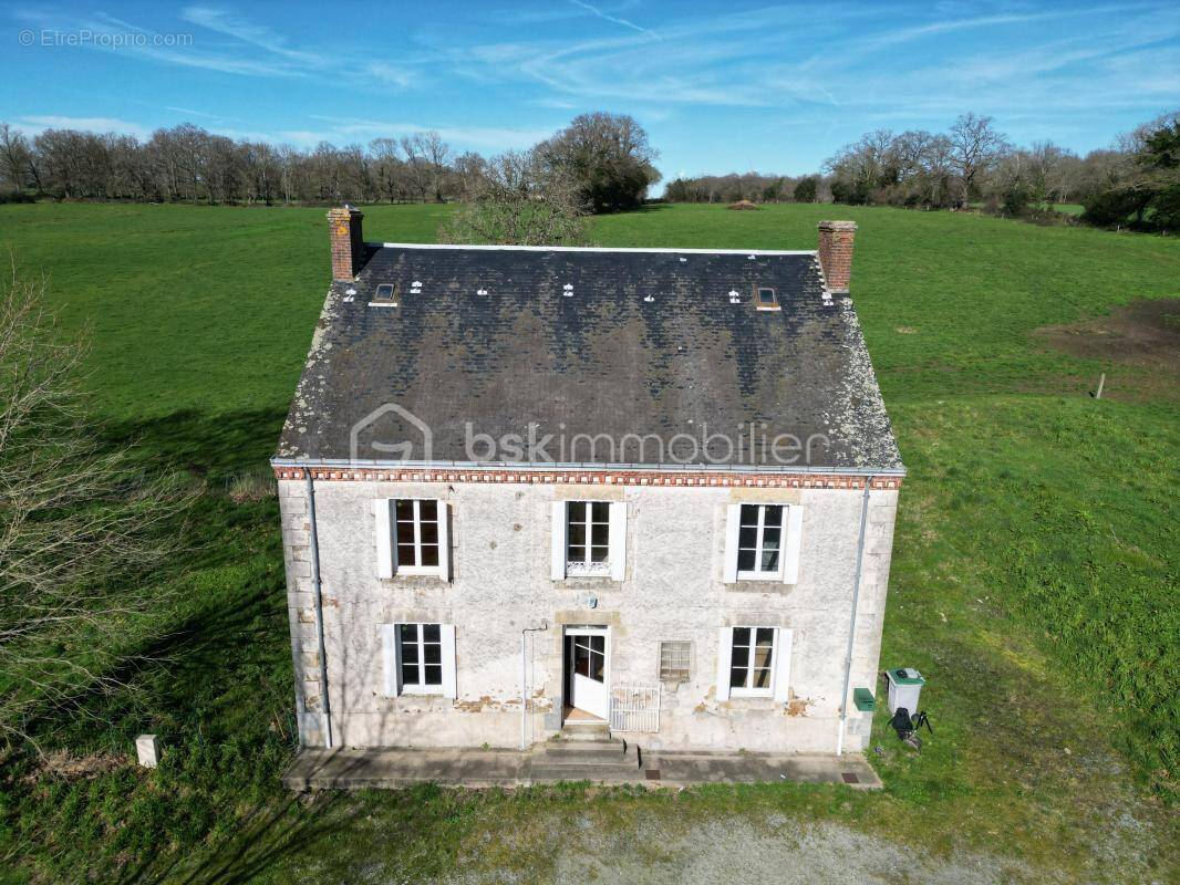 Maison à MAGNAC-LAVAL