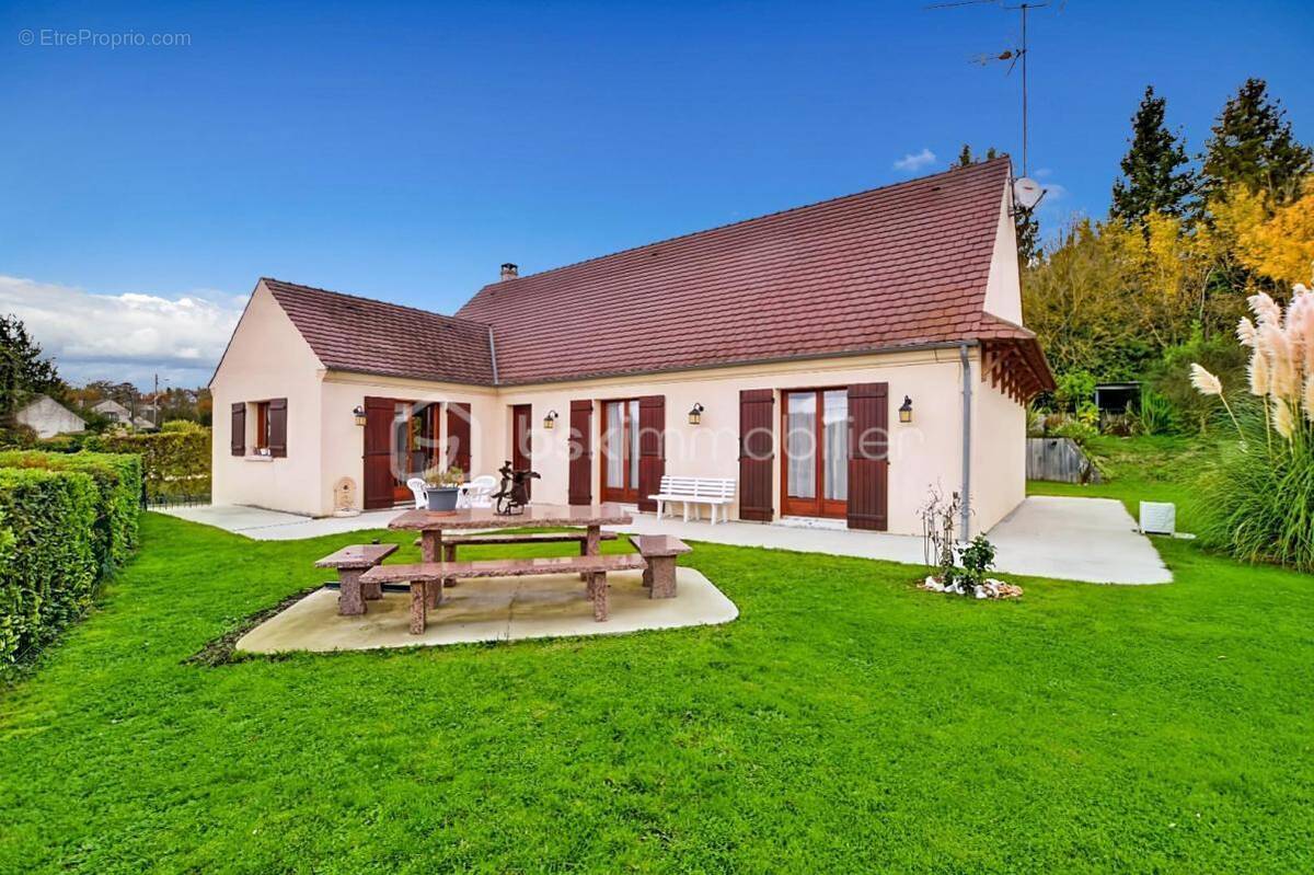 Maison à CRECY-LA-CHAPELLE